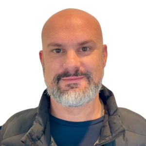 Alfredo Cernuda, fundador de Negocio Sobre Ruedas, enseñando cómo abrir correctamente tu autoridad DOT y MC paso a paso.